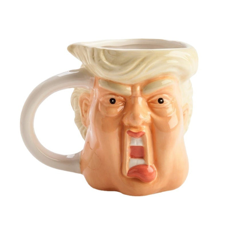 Taza divertida de Trump con escultura de arena de oficina