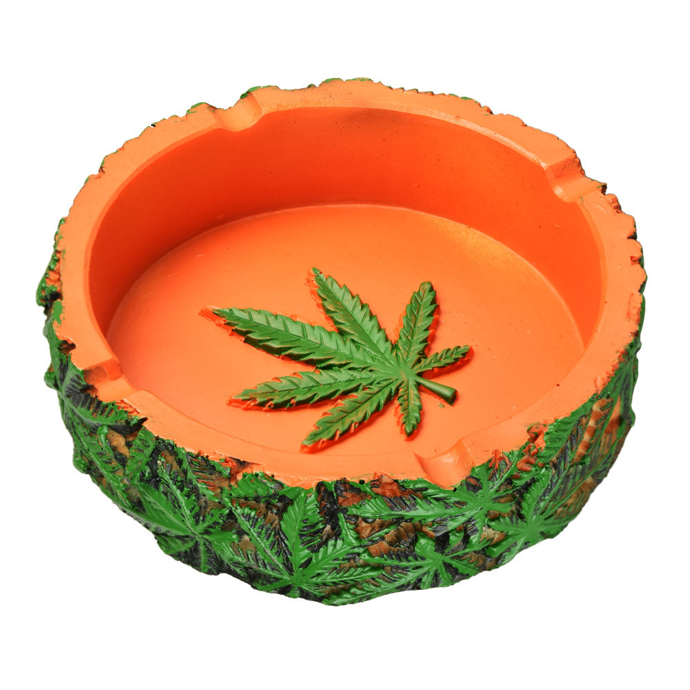 Abundance of Hemp Leaves Ashtray - Smoke N’ Poke