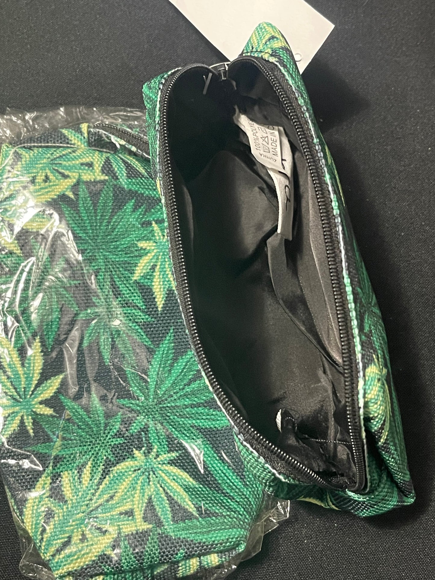 Zippered Green Hemp Leaf Carry Bag - Smoke N’ Poke