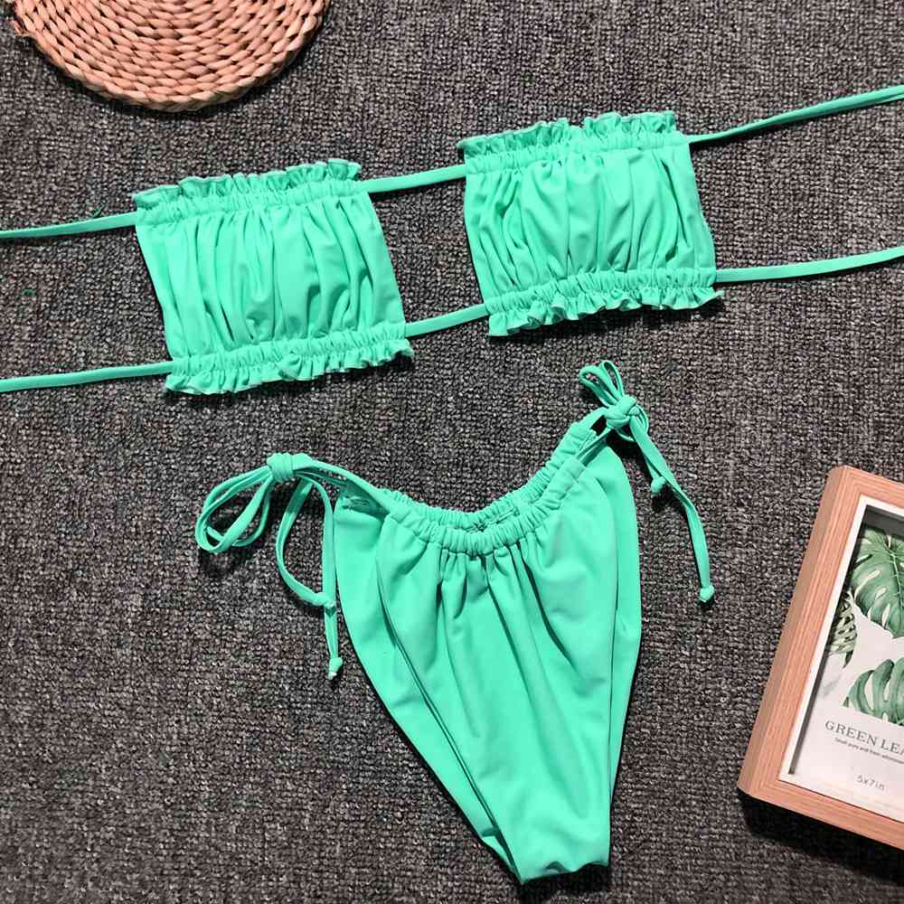 Conjunto de bikini fruncido con ribete de volantes