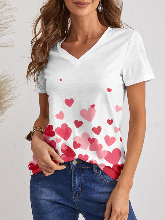 Camiseta de manga corta con cuello en V y corazón