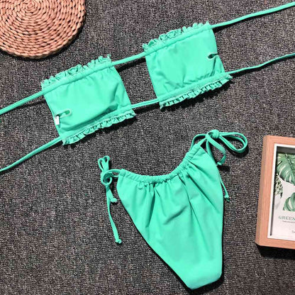 Conjunto de bikini fruncido con ribete de volantes