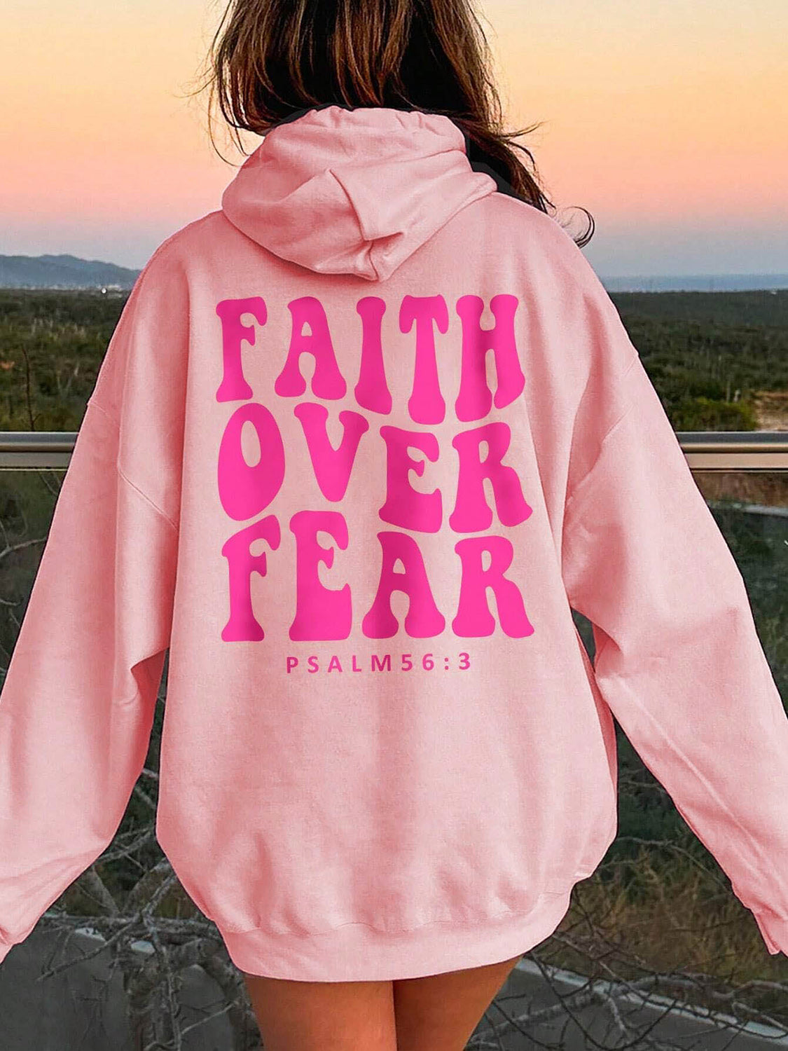 FAITH OVER FEAR Sudadera con capucha y hombros caídos