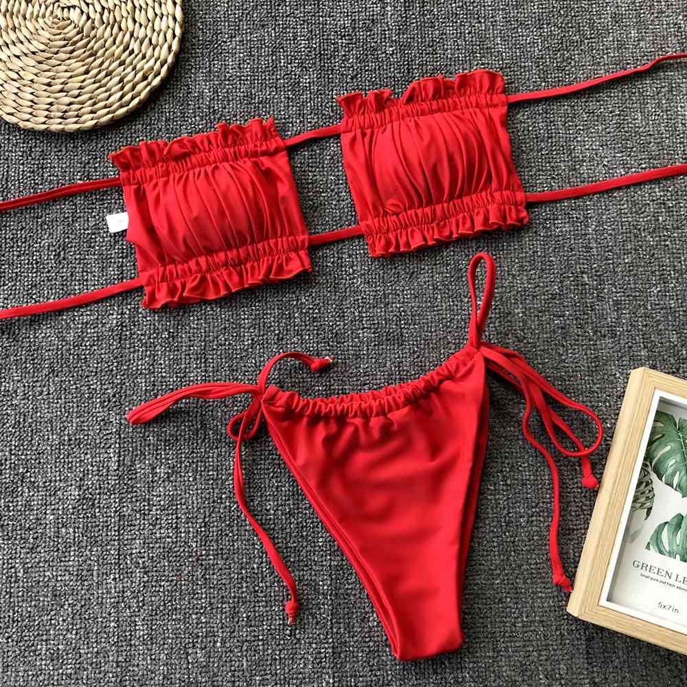 Conjunto de bikini fruncido con ribete de volantes