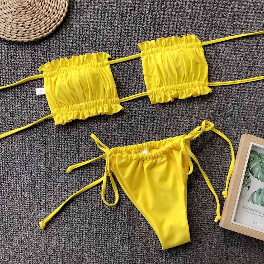 Conjunto de bikini fruncido con ribete de volantes