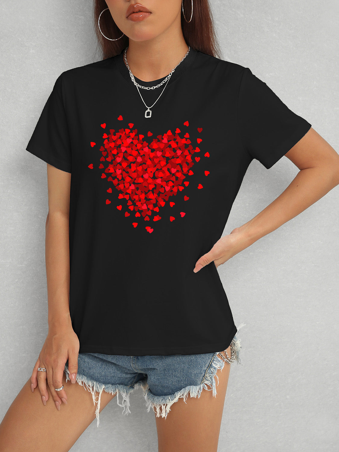 Camiseta de manga corta con cuello redondo y corazón